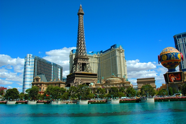 Torre_Eiffel_(Las_Vegas).jpg
